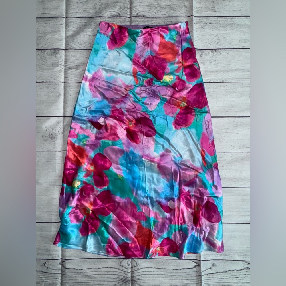 NWOT Women's Floral Rails Satin Skirt